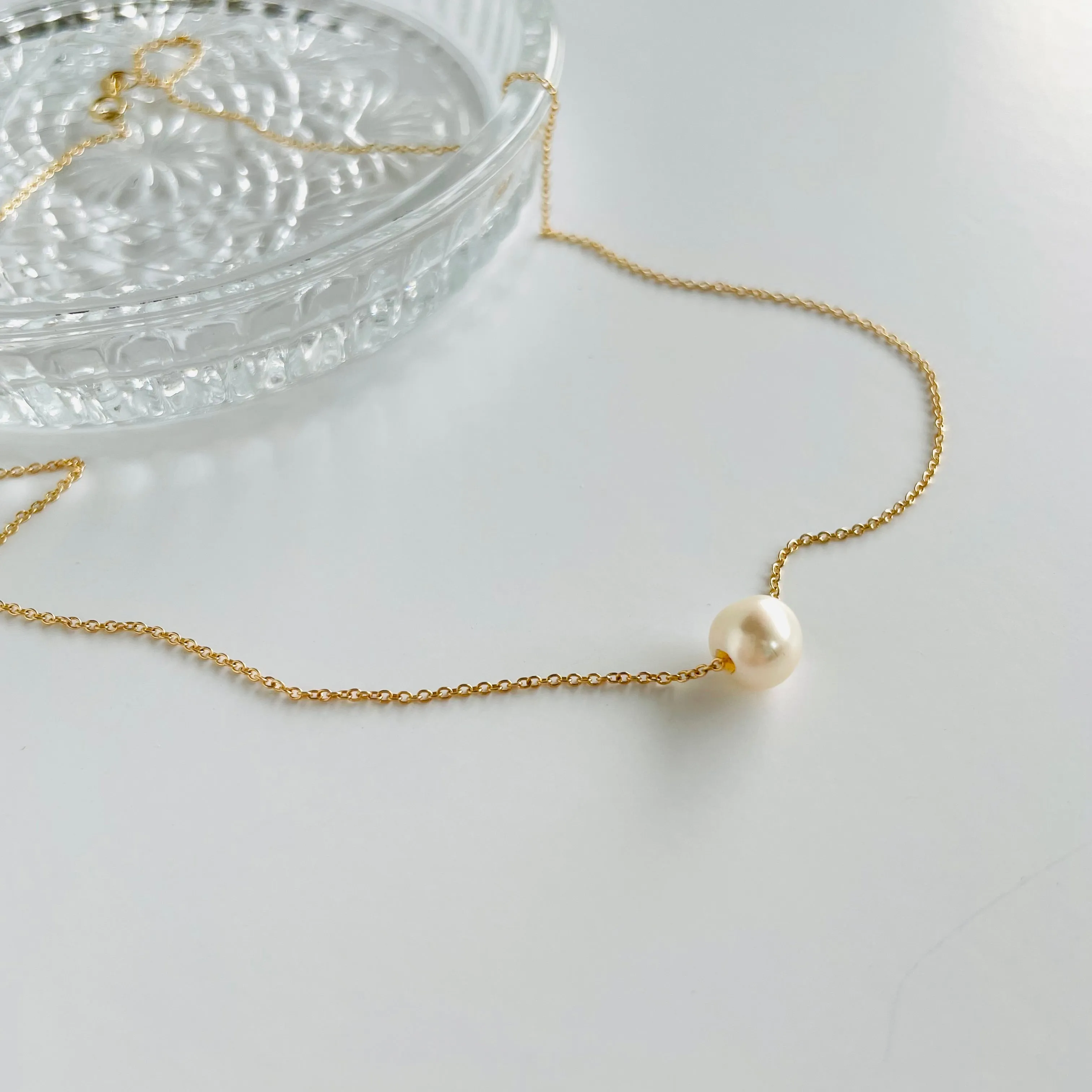 10K Lorraine Floating Pearl Pendant