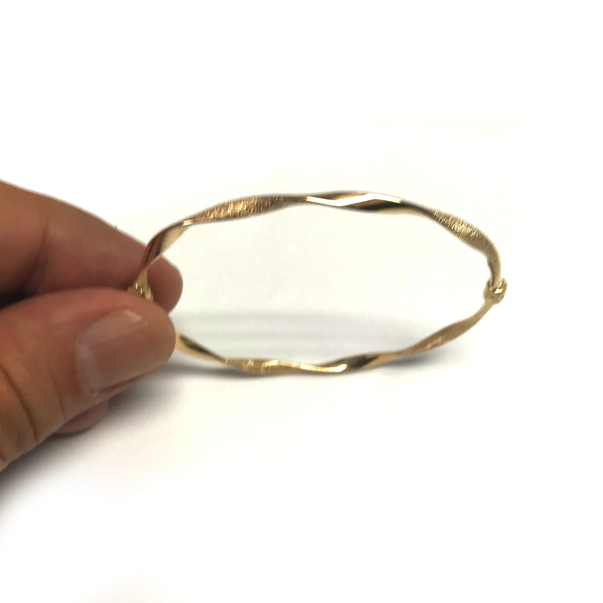 10k Yellow Gold Twisted Women's Bangle Bracelet, 7.75