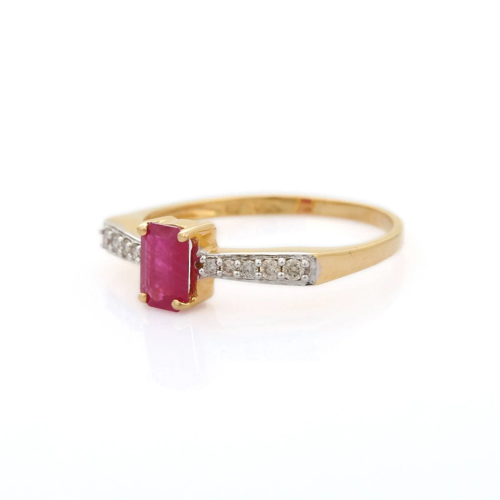 18K Yellow Gold Ruby Ring