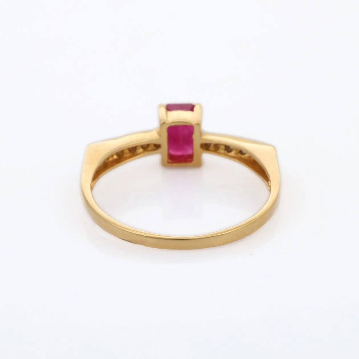 18K Yellow Gold Ruby Ring