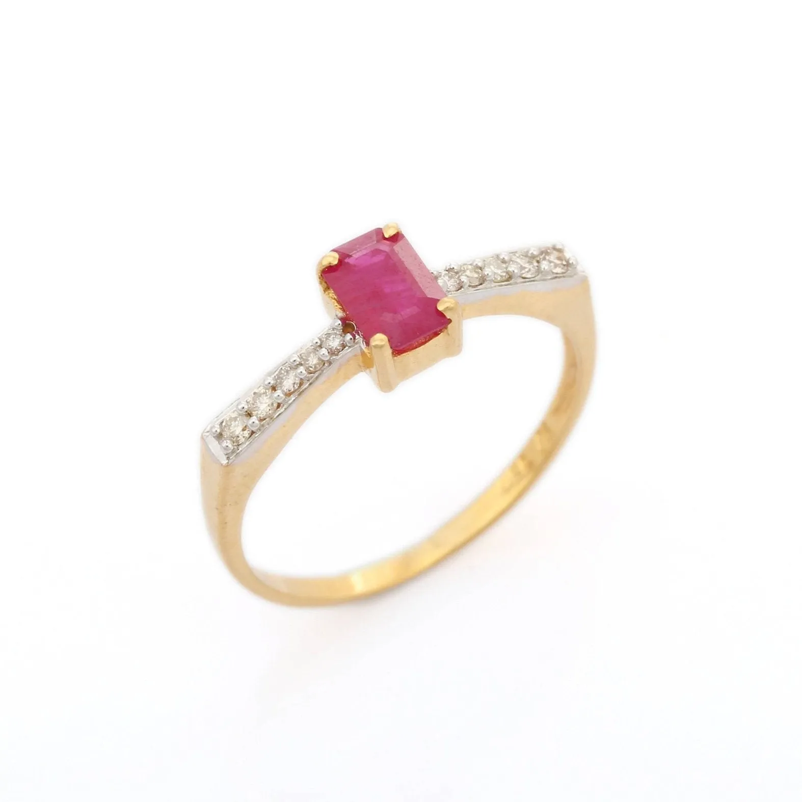 18K Yellow Gold Ruby Ring