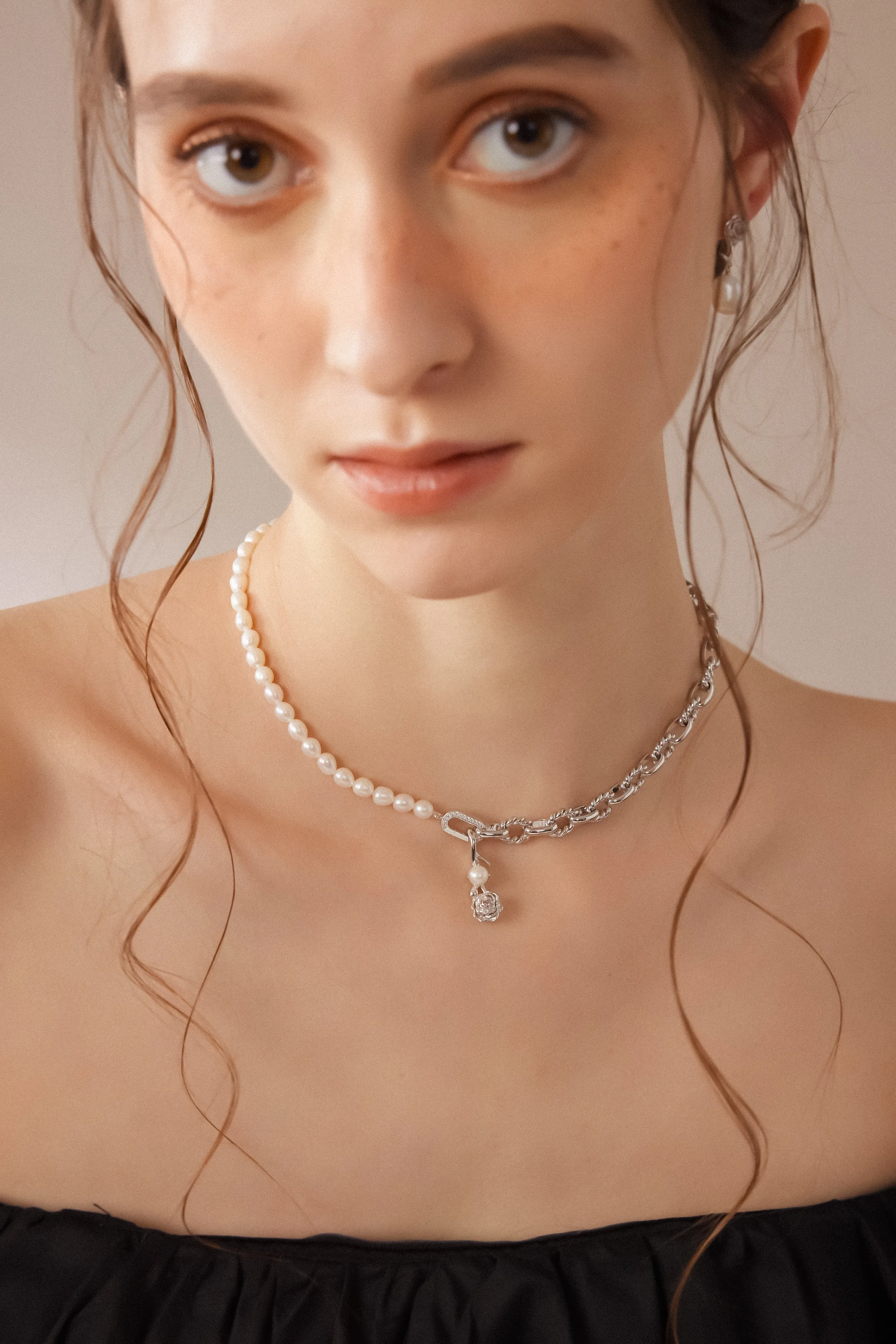 (PRE-ORDER) Freshwater Pearl Silver Carnation Choker/Double Bracelet