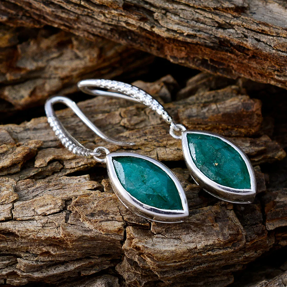 Riyo Foxy 925 Sterling Silver Earring For Sister Indian Emerald Earring Bezel Setting Green Earring Dangle Earring