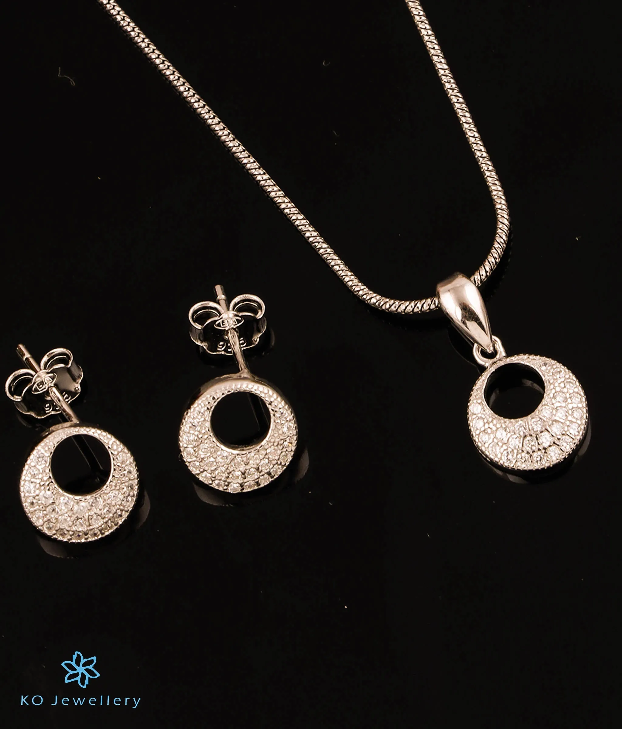 The Infinity Sparkle Silver Pendant Set