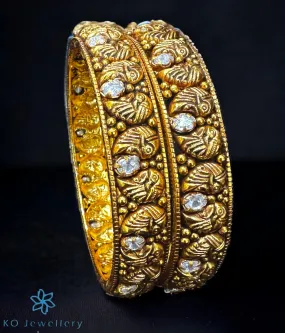 The Mayuram Silver Peacock Bangle (Size/2.4)